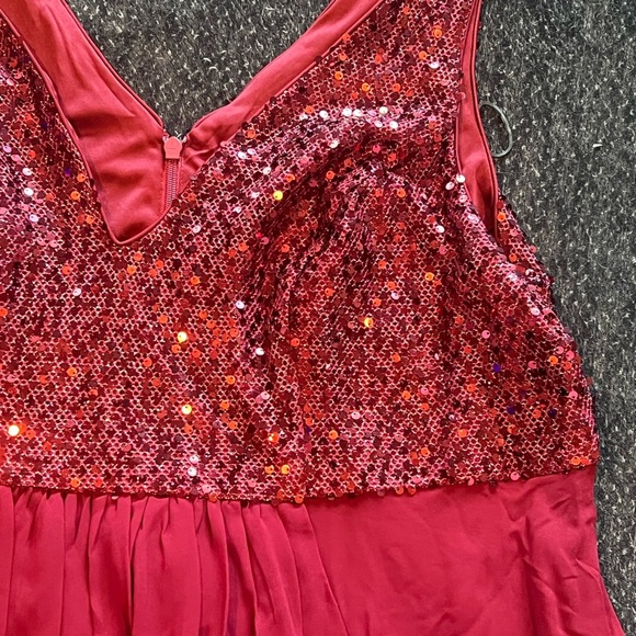 Formal Red dress with a sequin top - Picture 10 of 11